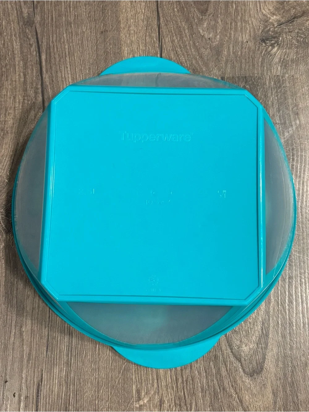 Tupperware Turquoise Vision Bowl w/ Lid 2.5 Liters 10.5 Cups 5551B-3 LIKE NEW